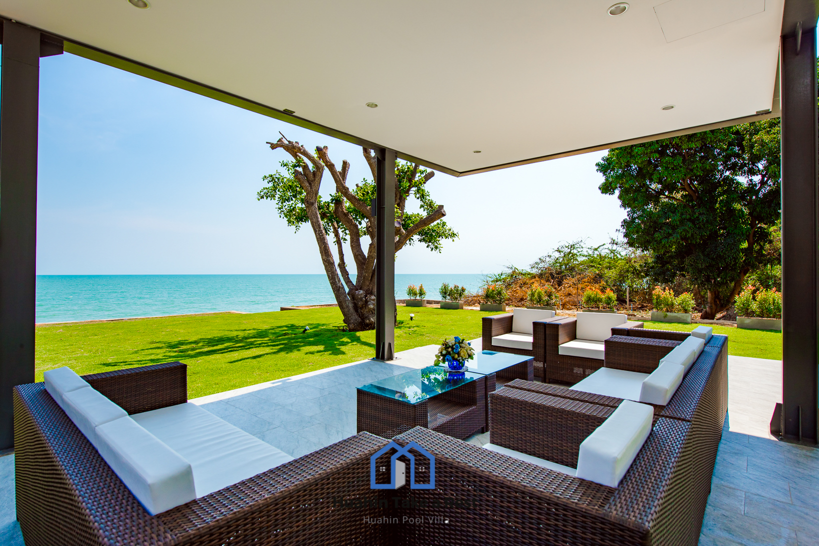 HR15039 บ้านพักติดทะเลหัวหิน The Premium Beach Villa Hua Hin