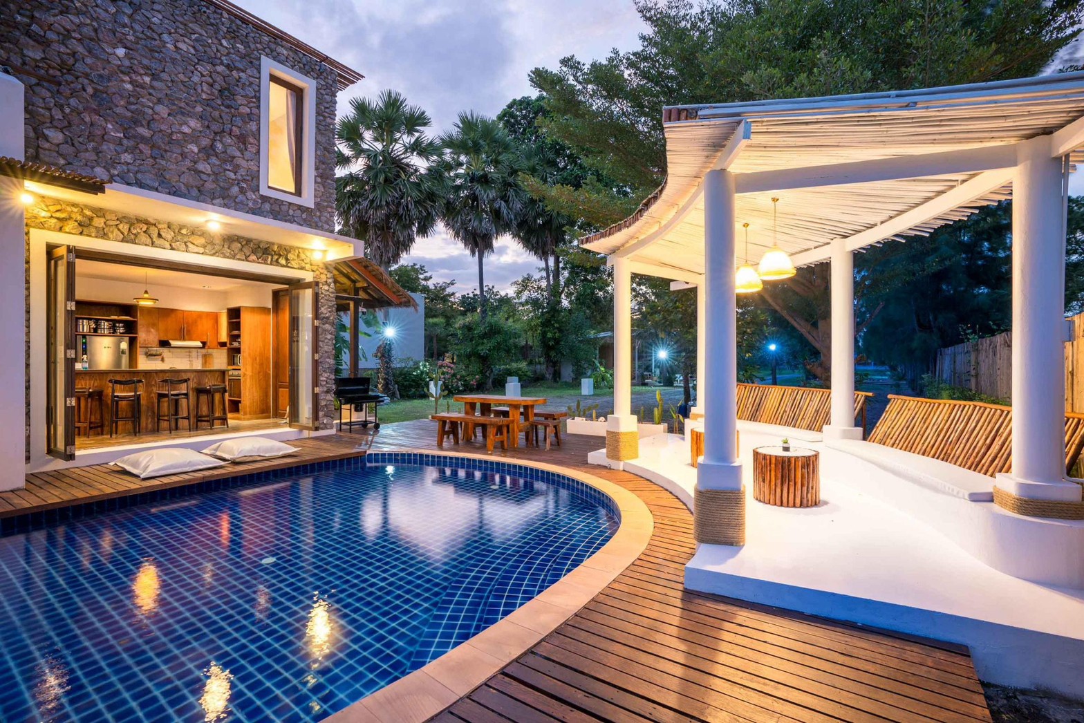 HR15061 บ้านพักติดทะเล The Pamila Beach Villa Kuiburi