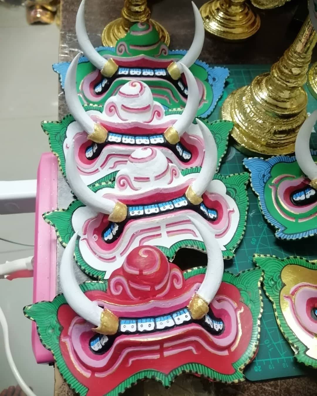 หน้ากากยักษ์