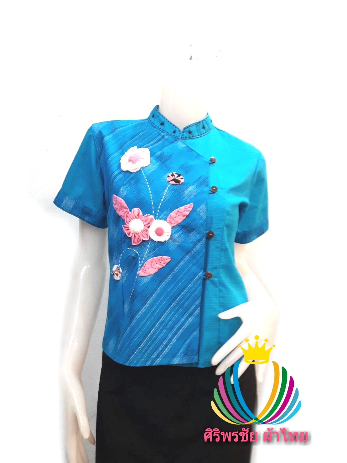 เสื้อผ้าไทยพื้นเมืองสีฟ้า เสื้อผ้าฝ้ายสีฟ้า เสื้อผ้าทอพื้นเมือง เสื้อทำงานผ้าไทย เสื้อใส่กับผ้าถุง เสื้อผ้ายสีฟ้าใส่กับผ้าซิ่น