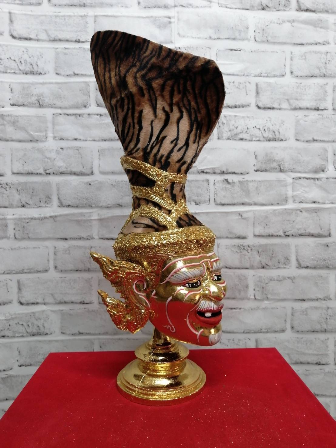 เศียรครู พ่อแก่ บรมครู ขนาดผลส้มโอ พร้อมฐานปิดทอง