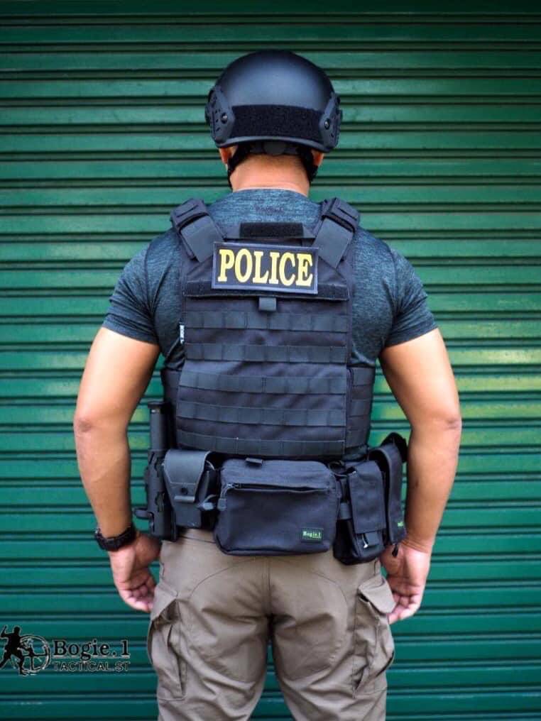 New.Bogie1 กระเป๋าเอนกประสงค์ กระเป๋าร้อยเข็มขัด การใช้งาน : ใช้ร้อยเข็มขัด | ใช้ติดเสื้อเกราะ วัสดุ : ผ้าคอร์ดูร่า 1000D สี : ดำ ขนาด : S , M , L Size S: ขนาด 15*12*5 cm Size M: ขนาด 19*14*5 cm. Size L: ขนาด 22*14*5 cm