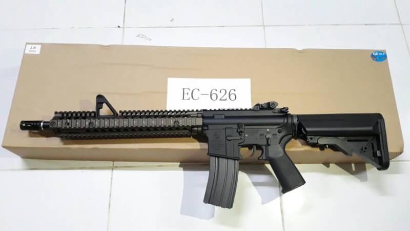 New.E&C 626 ปืนยาวไฟฟ้า (ตระกูลM4) JR Custom Gen.2 เวอร์ชั่น JR Custom เจนทูหรือเจนสองคือ ปืนที่ทำการอัพเกรดอุปกรณ์ภายในมาจากโรงงาน อุปกรณ์ที่ทางโรงงานอัพเกรดมาได้แก่ -ลูกสูบฟันเหล็กจากโรงงาน เหนียว ทน -บูทแบริ่ง8มม อย่างดี จากโรงงาน ทน แน่นอ ราคาพิเศษ
