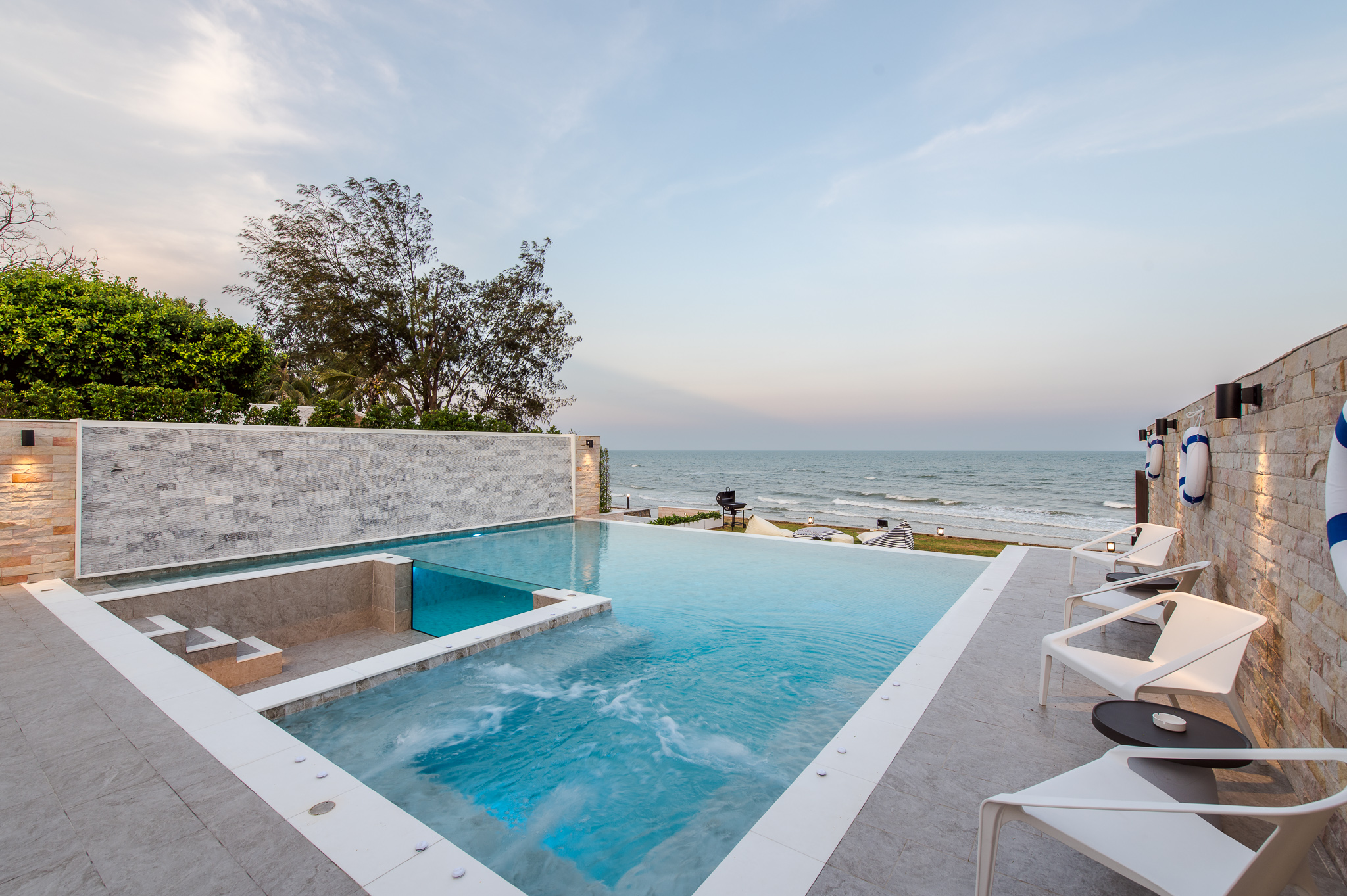 HR15066 บ้านพักติดทะเลหัวหิน The Casa Rocca Beach Villa HuaHin