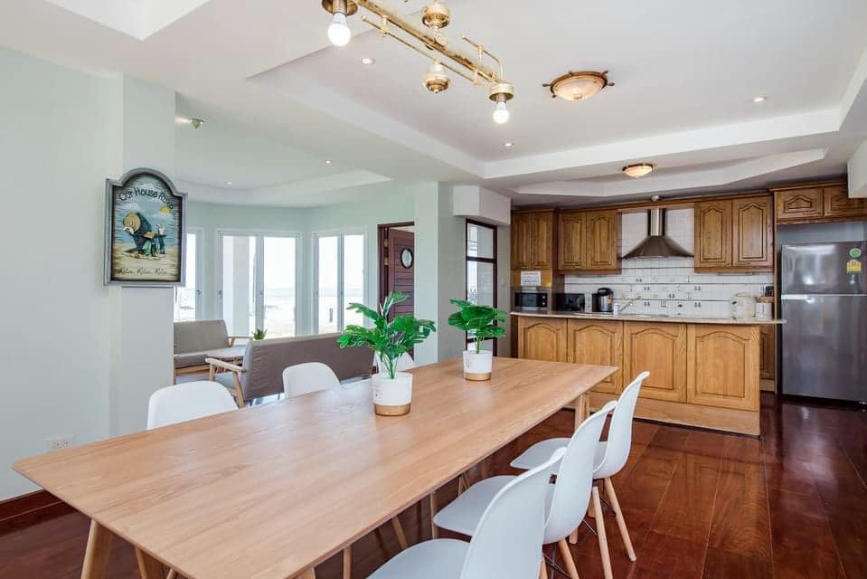 HR15042 บ้านพักติดทะเลหัวหิน The Sunny Beach Villa