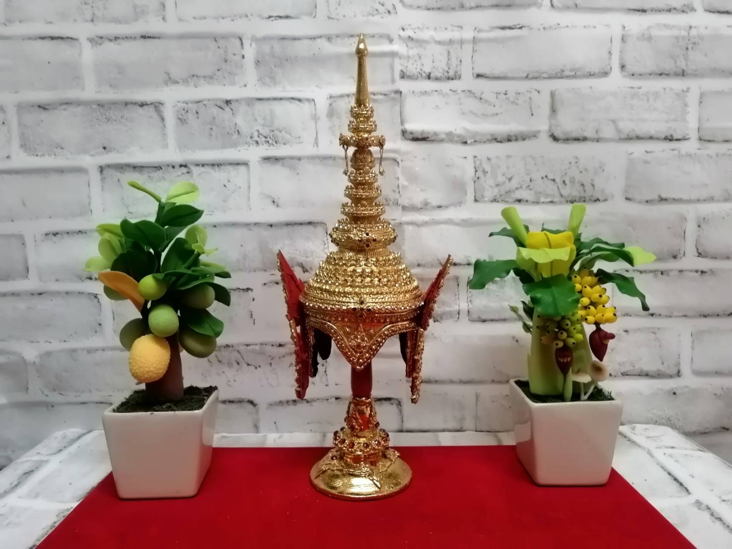 ชฎาพระ เกรดพรีเมี่ยม (ขนาดกว้าง 5 นิ้ว) พร้อมฐานตีลายประดับเพชร