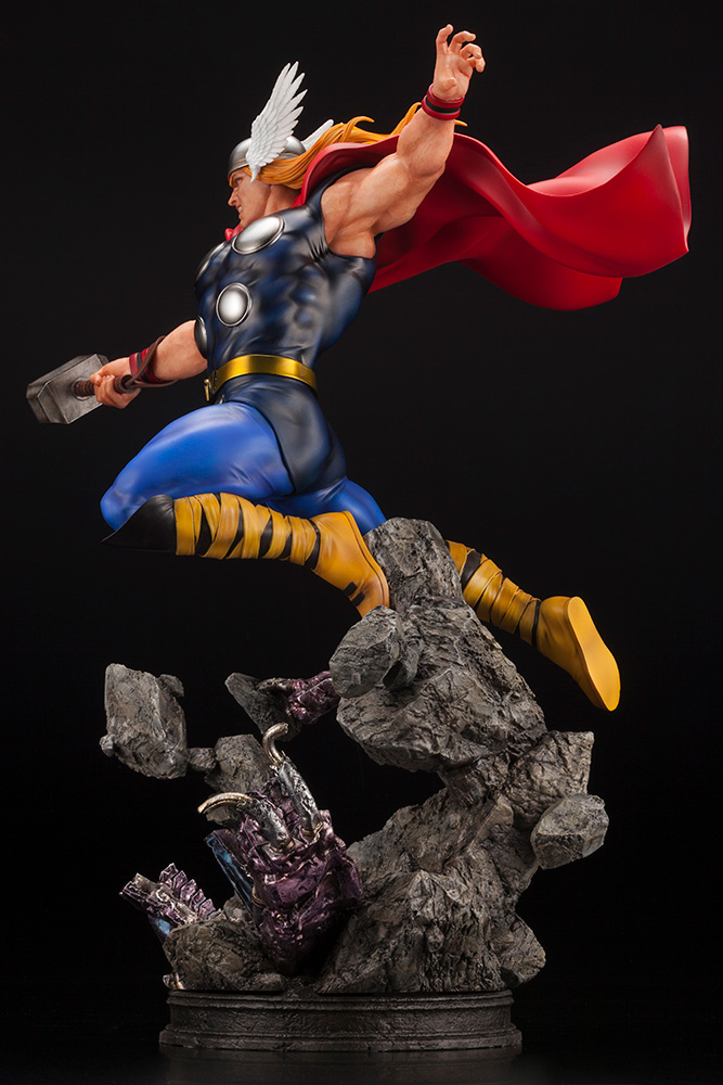 เปิดจอง : THOR AVENGERS FINE ART STATUE