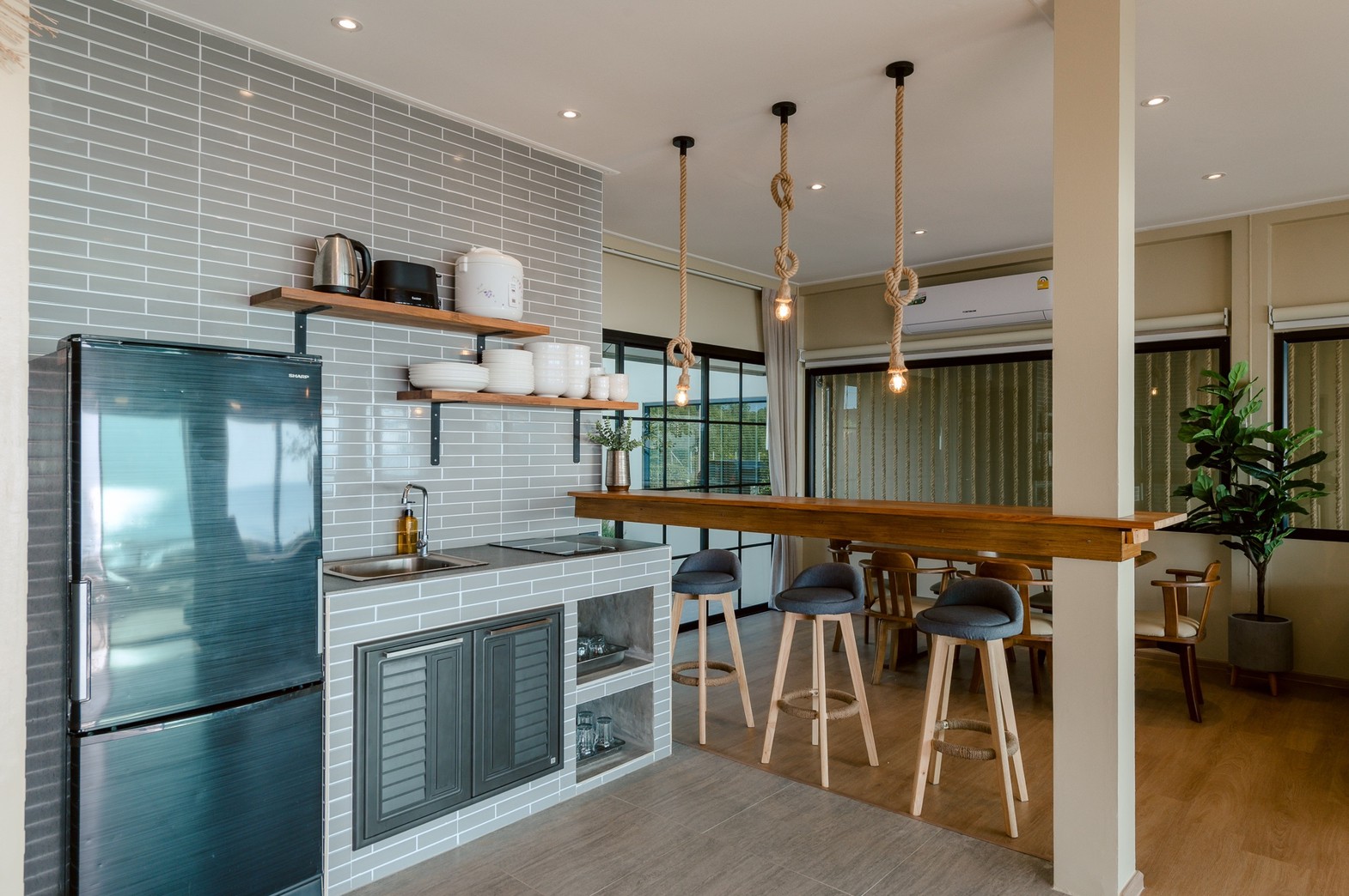 HR15055 บ้านพักติดทะเล The Coastal Vista Beach Villa