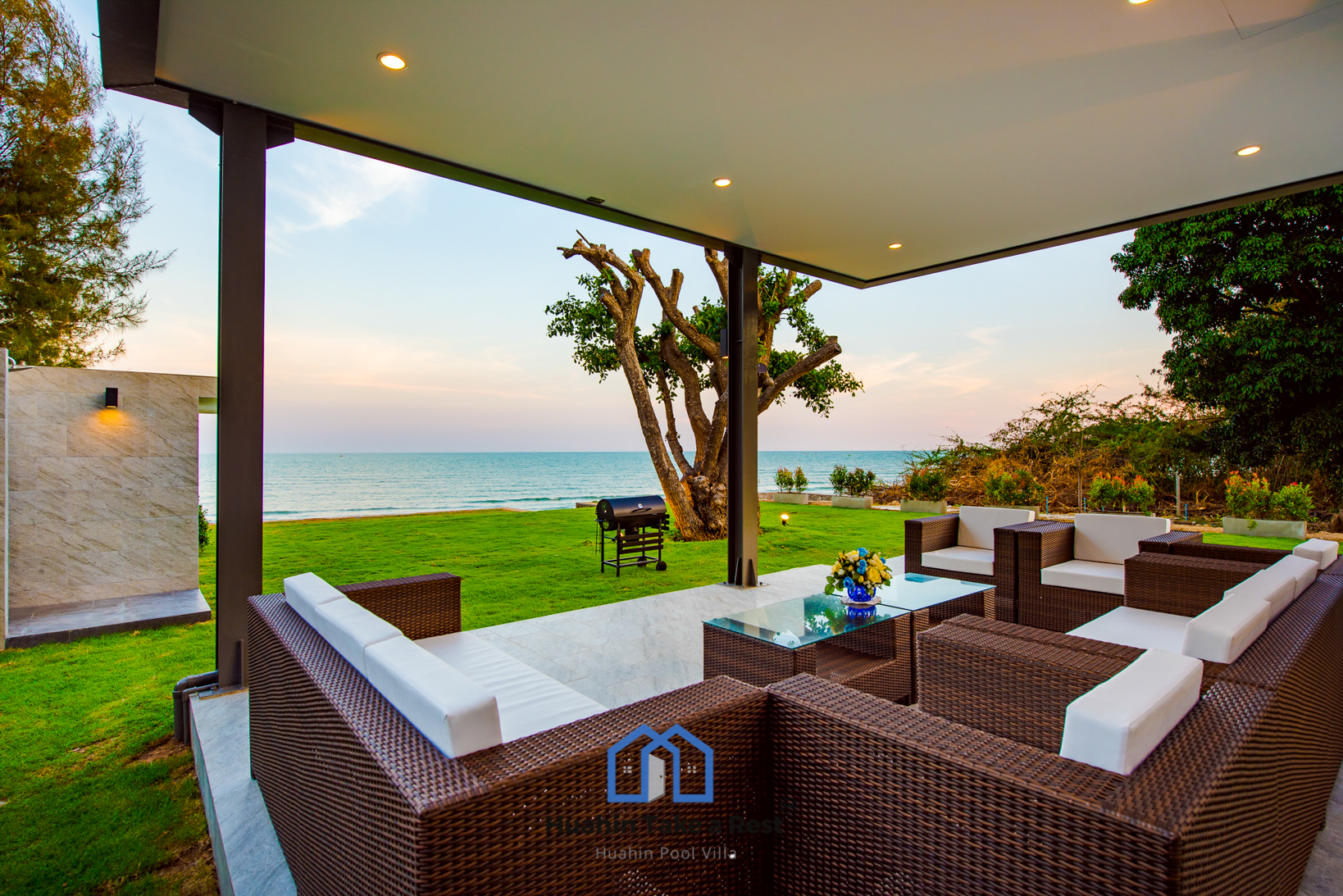 HR15039 บ้านพักติดทะเลหัวหิน The Premium Beach Villa Hua Hin