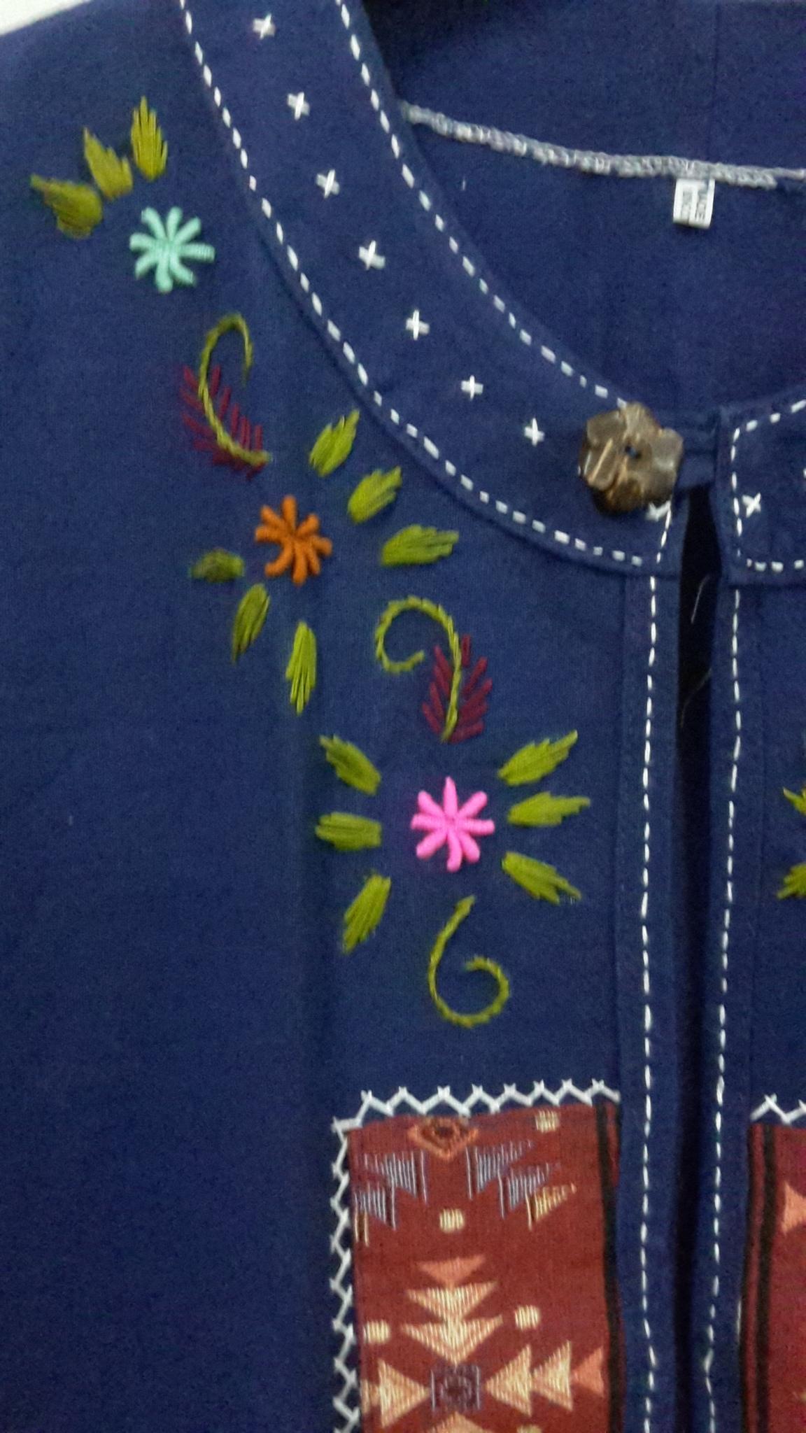 เสื้อผ้าไทยม้อฮ้อม เสื้อผ้าฝ้ายย้อมคราม เสื้อคลุมผ้าฝ้าย เสื้อแจ็คเก็ตผ้าฝ้ายม้อฮ้อม ปักดอกไม้ สำเนา