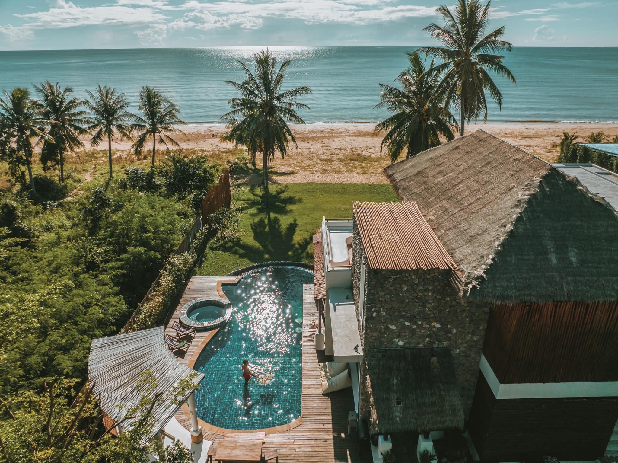 HR15061 บ้านพักติดทะเล The Pamila Beach Villa Kuiburi