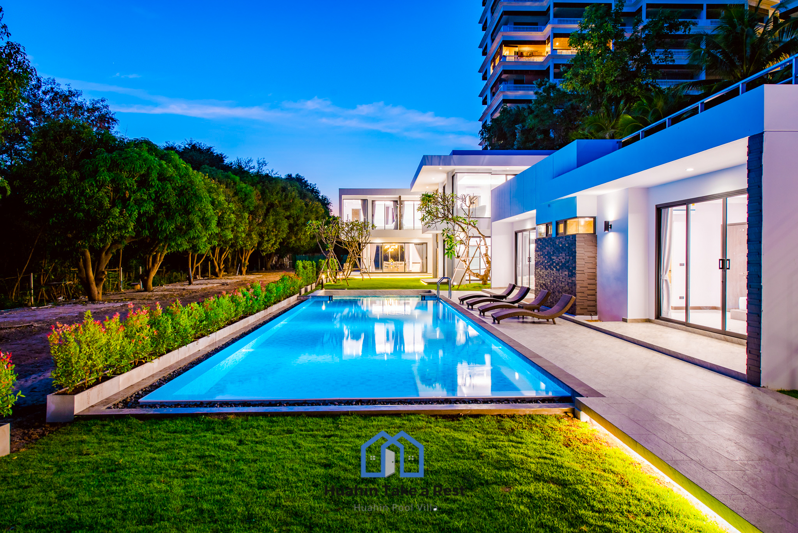 HR15039 บ้านพักติดทะเลหัวหิน The Premium Beach Villa Hua Hin