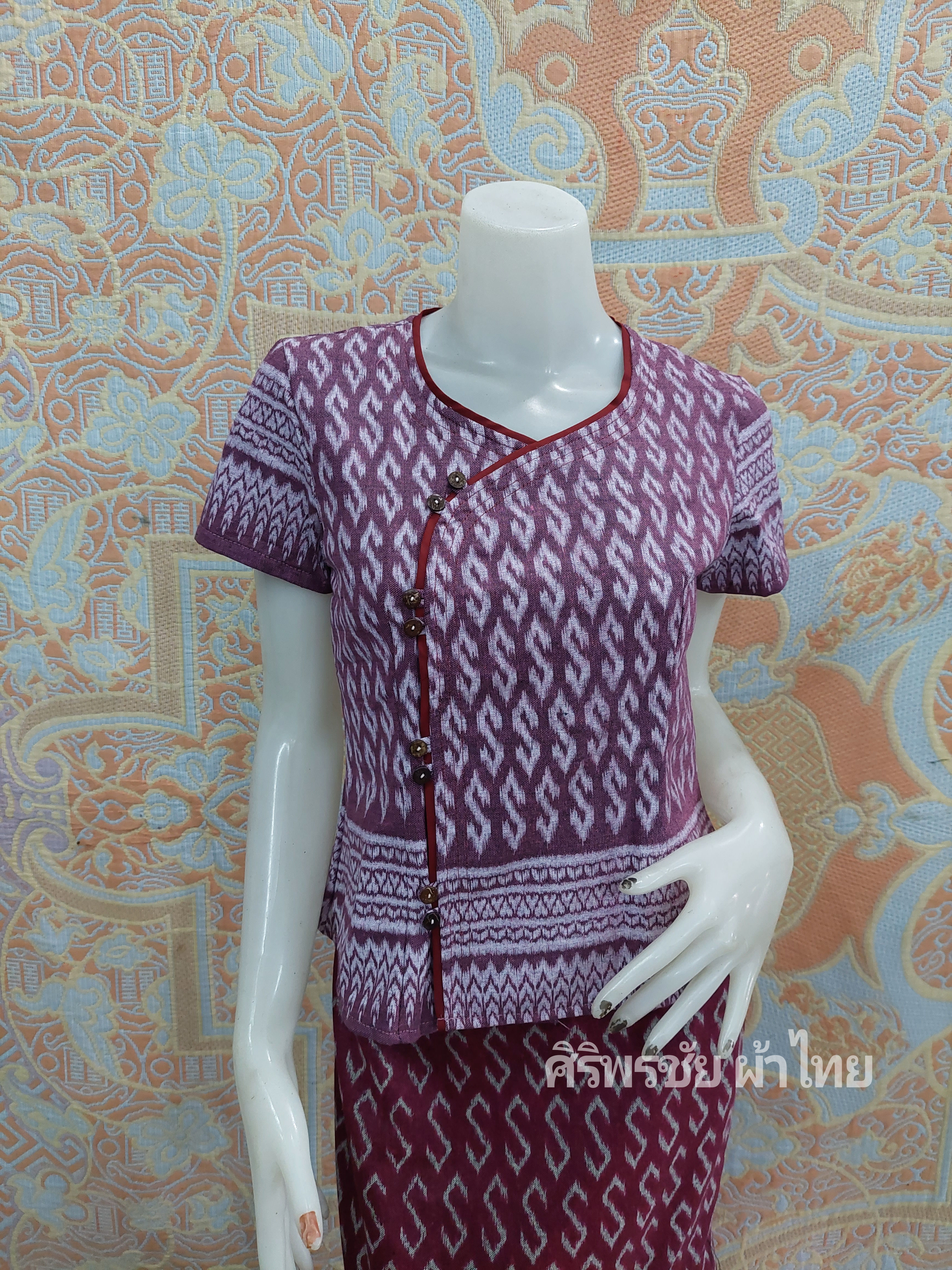 เสื้อผ้าไทยสีกรมท่า เสื้อผ้าฝ้ายสีกรมท่า เสื้อทำงานผ้าไทย เสื้อผ้าฝ้าย แต่งกุ้นสีครีมปักดอกไม้ ชมพูกลีบบัว M