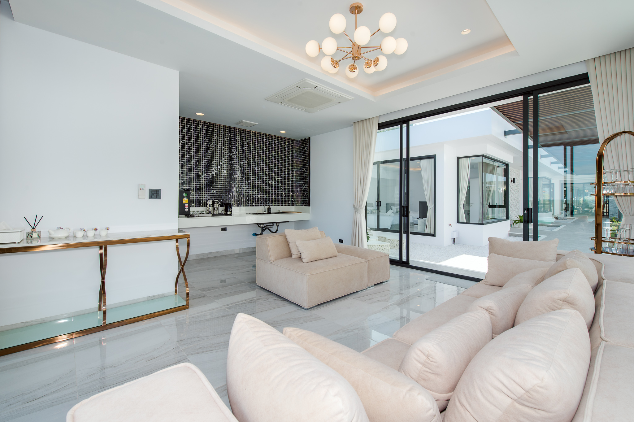 HR15066 บ้านพักติดทะเลหัวหิน The Casa Rocca Beach Villa HuaHin