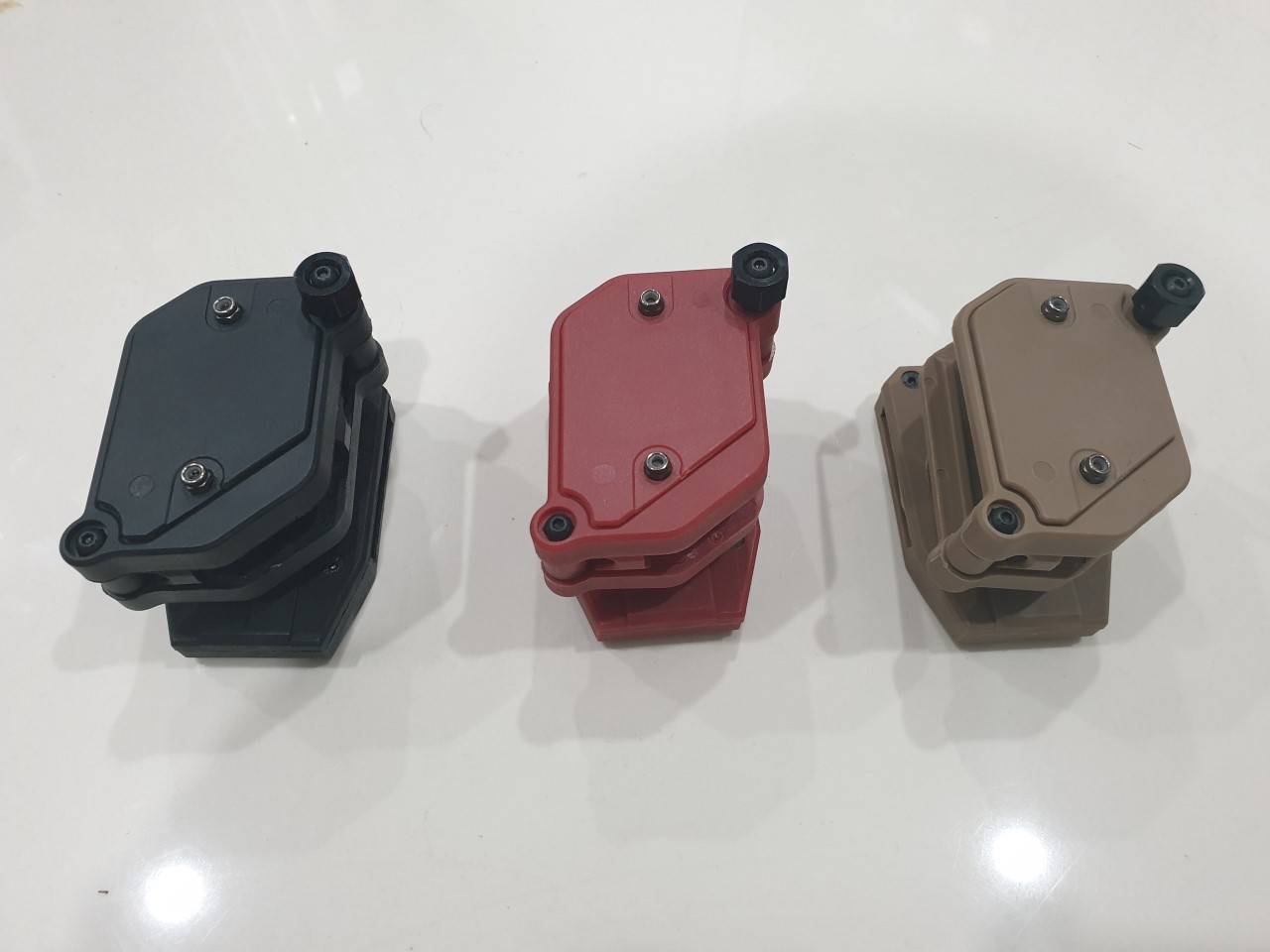 FMA multi-angle speed mag pouch ผลิตจากวัสดุ Nylon PA66 ชั้นดี ใช้กับแม็กกาซีนได้ทั้ง 9 มม/11 มม/1911 ซองปรับหนืดได้ ตามความชอบ ปรับองศา ได้ตามความถนัด ใช้สอดเข็มขัด ขนาด 1.5" 3 สี ดำ ทราย แดงเลือดนก ราคาส่ง 850 บาท