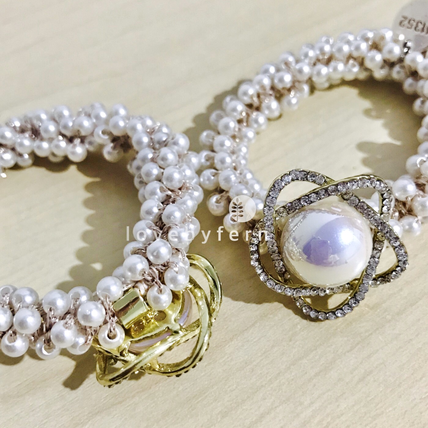 ยางมัดผมมุกหวานๆ ดอกไม้เพชรวิบวับเกสรมุกสีชมพู วาว ขนาด 2.5 cm แต่งมุกจิ๋วสีครีม สวยน่ารักมากๆ แน่น ไม่กินผม