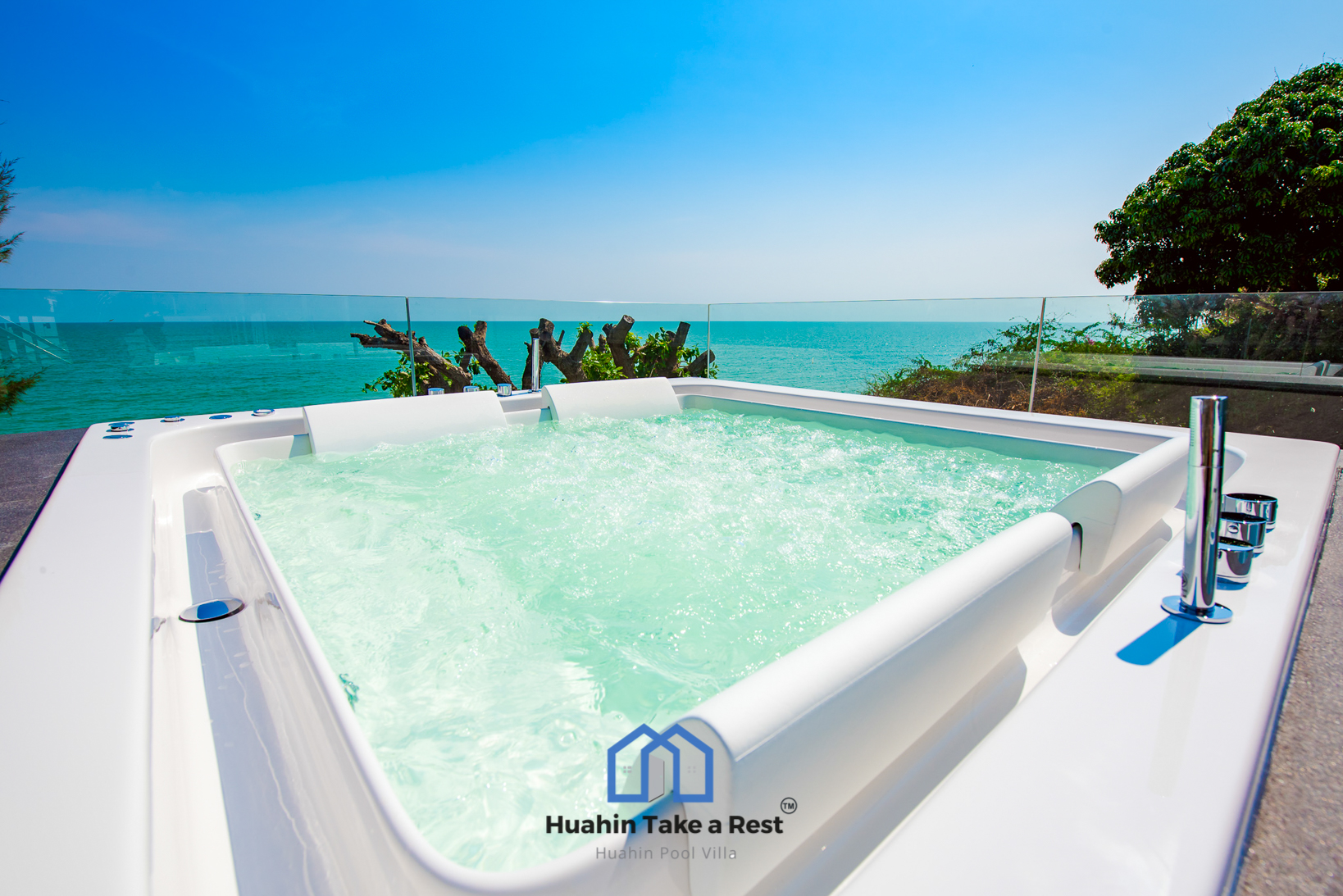 HR15039 บ้านพักติดทะเลหัวหิน The Premium Beach Villa Hua Hin