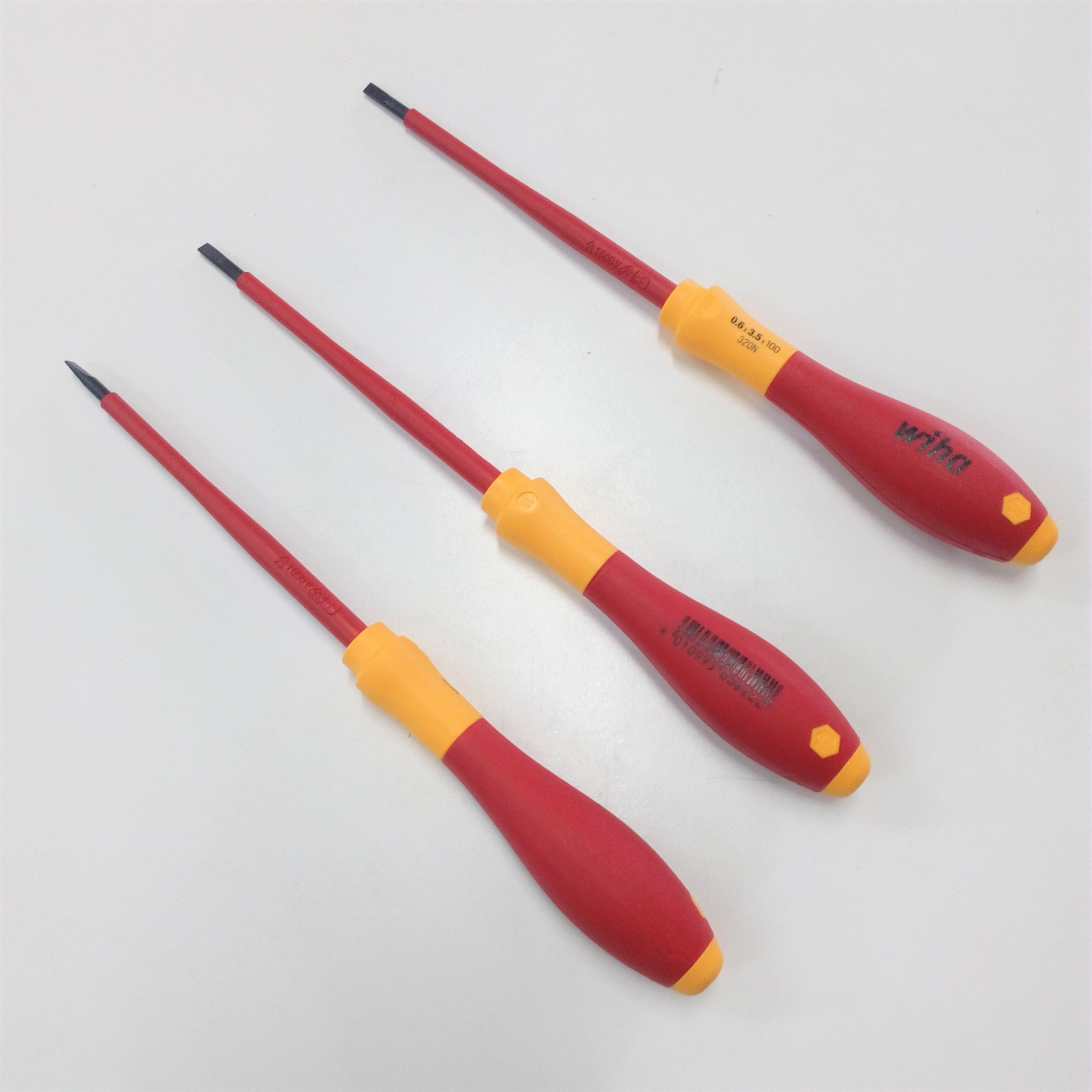 ไขควงแบนหุ้มฉนวน 3.5x100 mm. WIHA ใช้ขัน TERMINAL 2.5