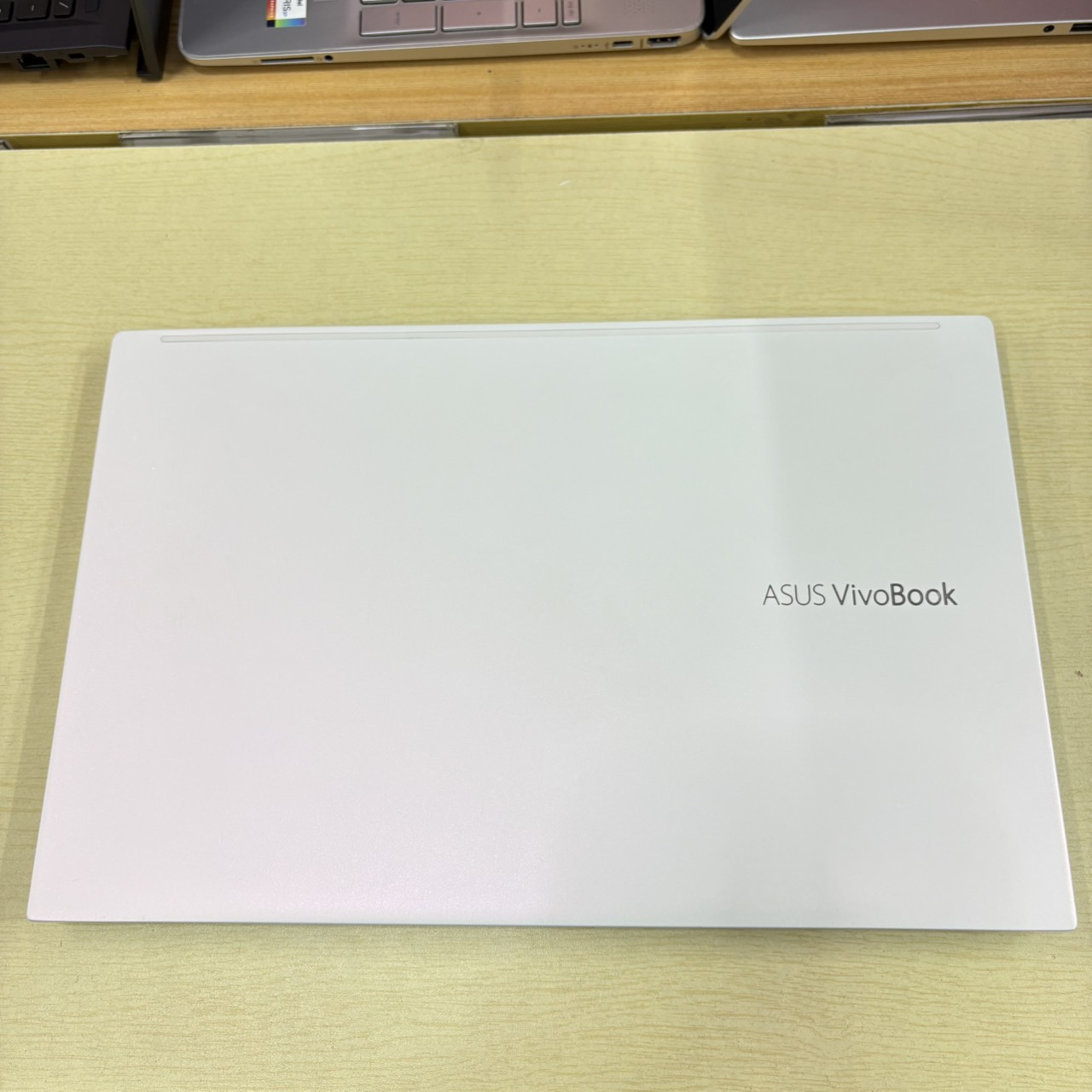 ASUS VIVOBOOK S15 S533EA – BQ050TS ติดฟิล์มกันรอยหน้าจอแล้ว สภาพเครื่อง 95%