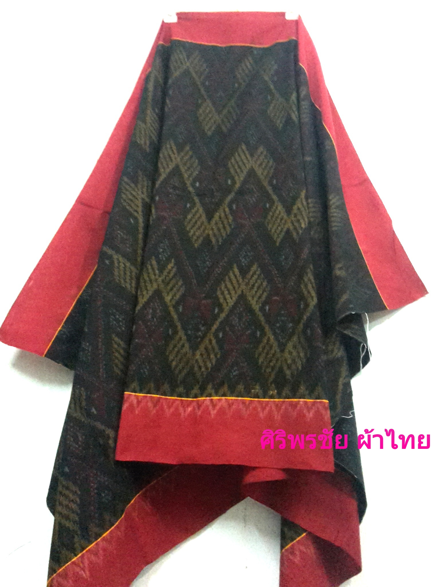 ผ้าซิ่นมัดหมี่ตีนแดง ผ้าซิ่นตีนแดง ผ้าถุงฝ้ายมัดหมี่ตีนแดง ผ้าทอพื้นเมืองบุรีรัมย์ ลายกระจับอัปสรา 2 เมตร