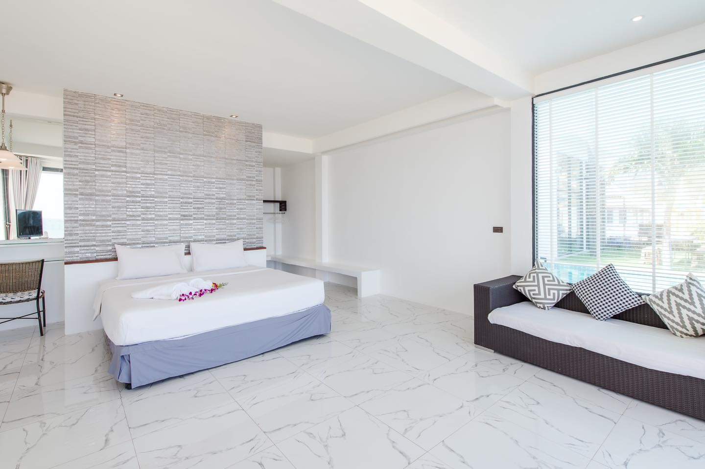 HR15008 บ้านพักติดทะเล โมเดิร์นบีช ปราณบุรี