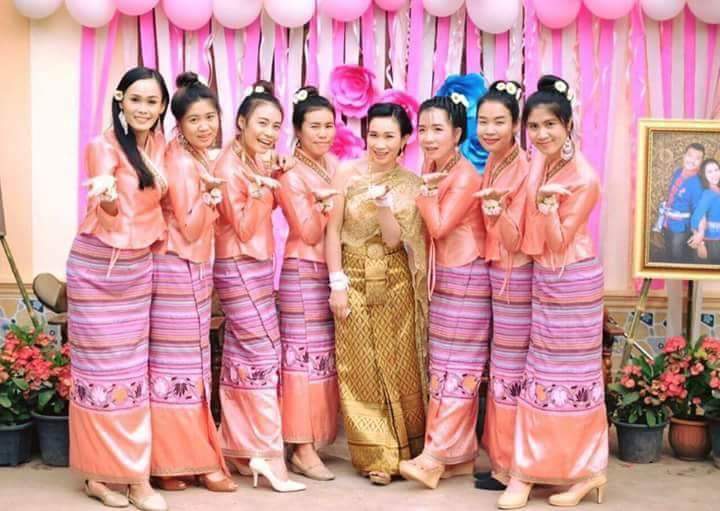 ชุดผ้าไทยพื้นเมืองสไตน์เจ้านางสีโอรส ชุดเซตผ้าไหมจีนสีโอรส เสื้อทำงานผ้าไทยสีโอรสปักกุ้นป้ายผูก สำเนา โอโรส L