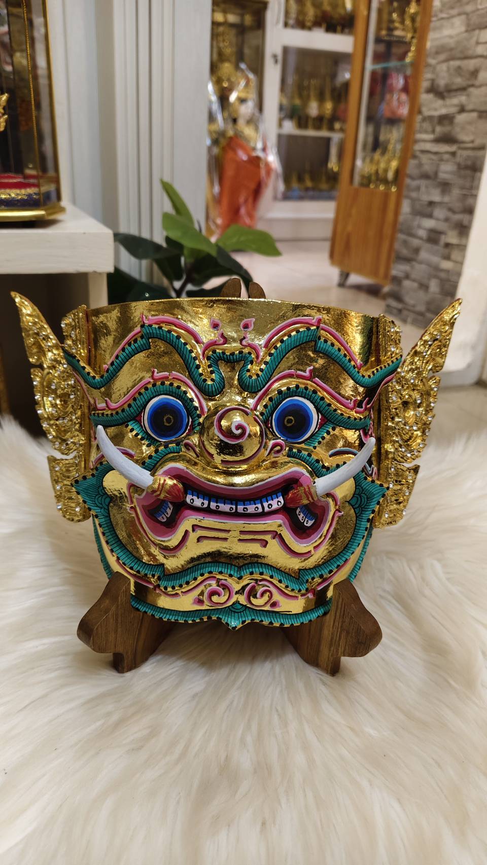 หน้ากากยักษ์ (หน้าทอง)