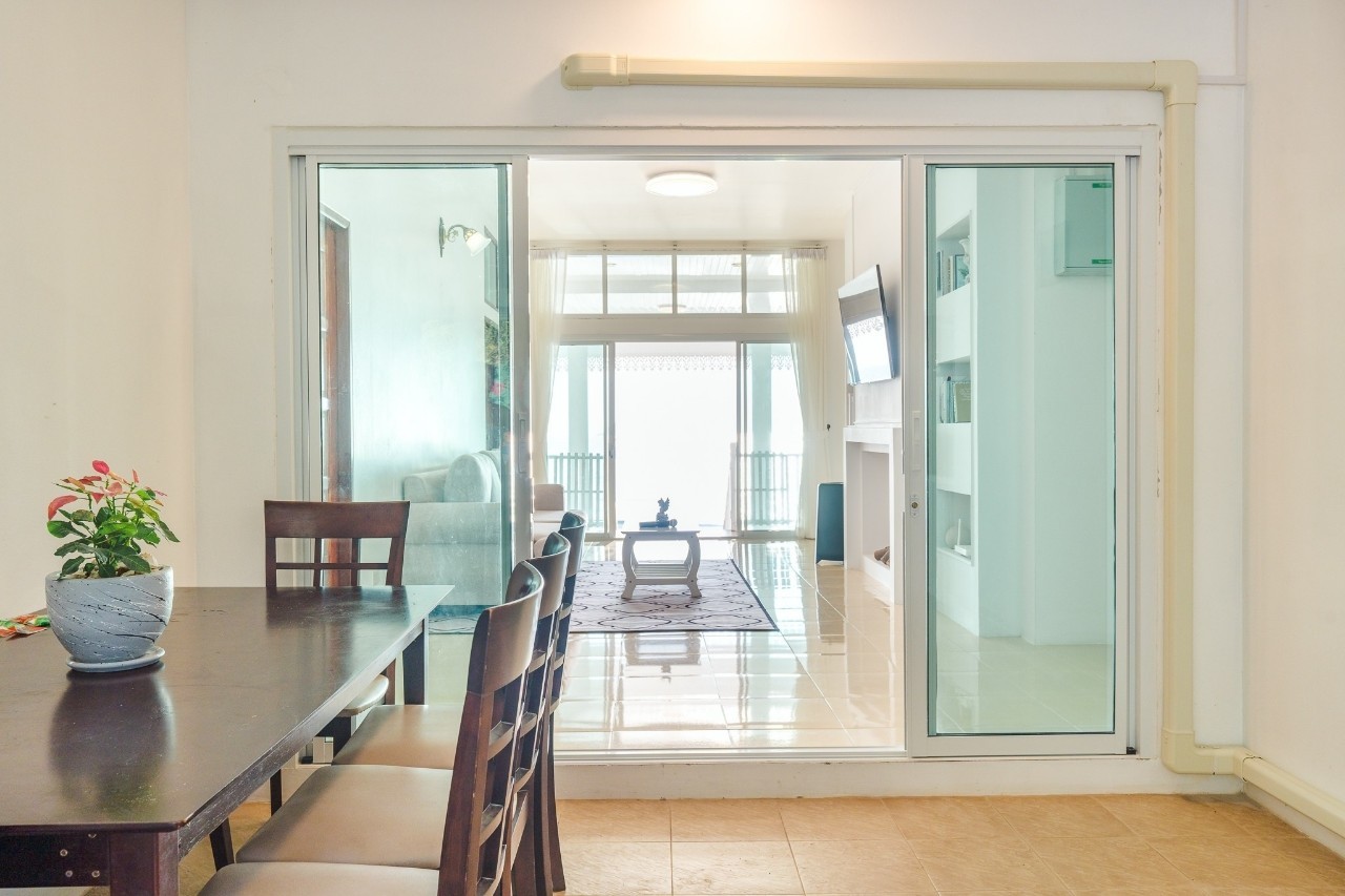 HR15076 บ้านพักติดทะเลหัวหิน The Luxe Beach Villa