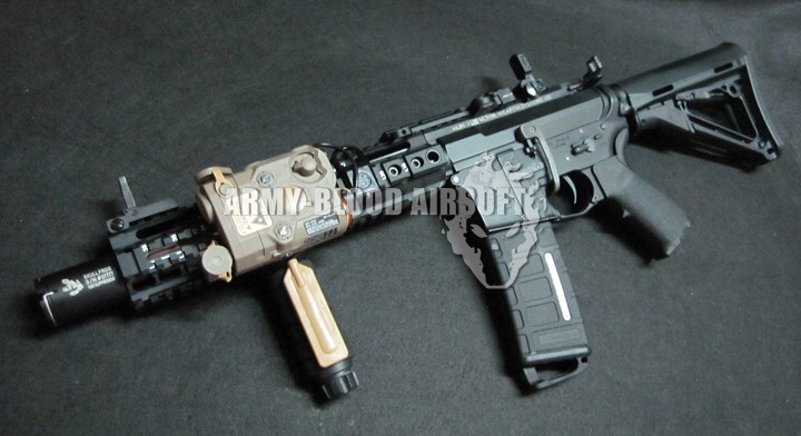 AN/PEQ-15 Laser Aiming Device With Flashlight (BK)