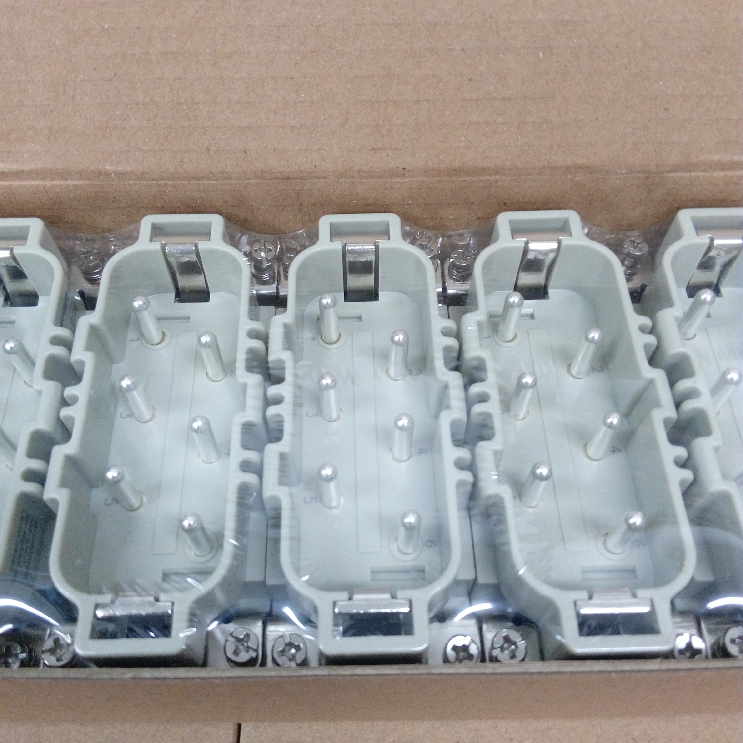 WAIN Insert Male ตัวผู้ 6P ไส้แกนใน CONNECTOR ปลั๊ก สัญญาณ อุตสาหกรรม