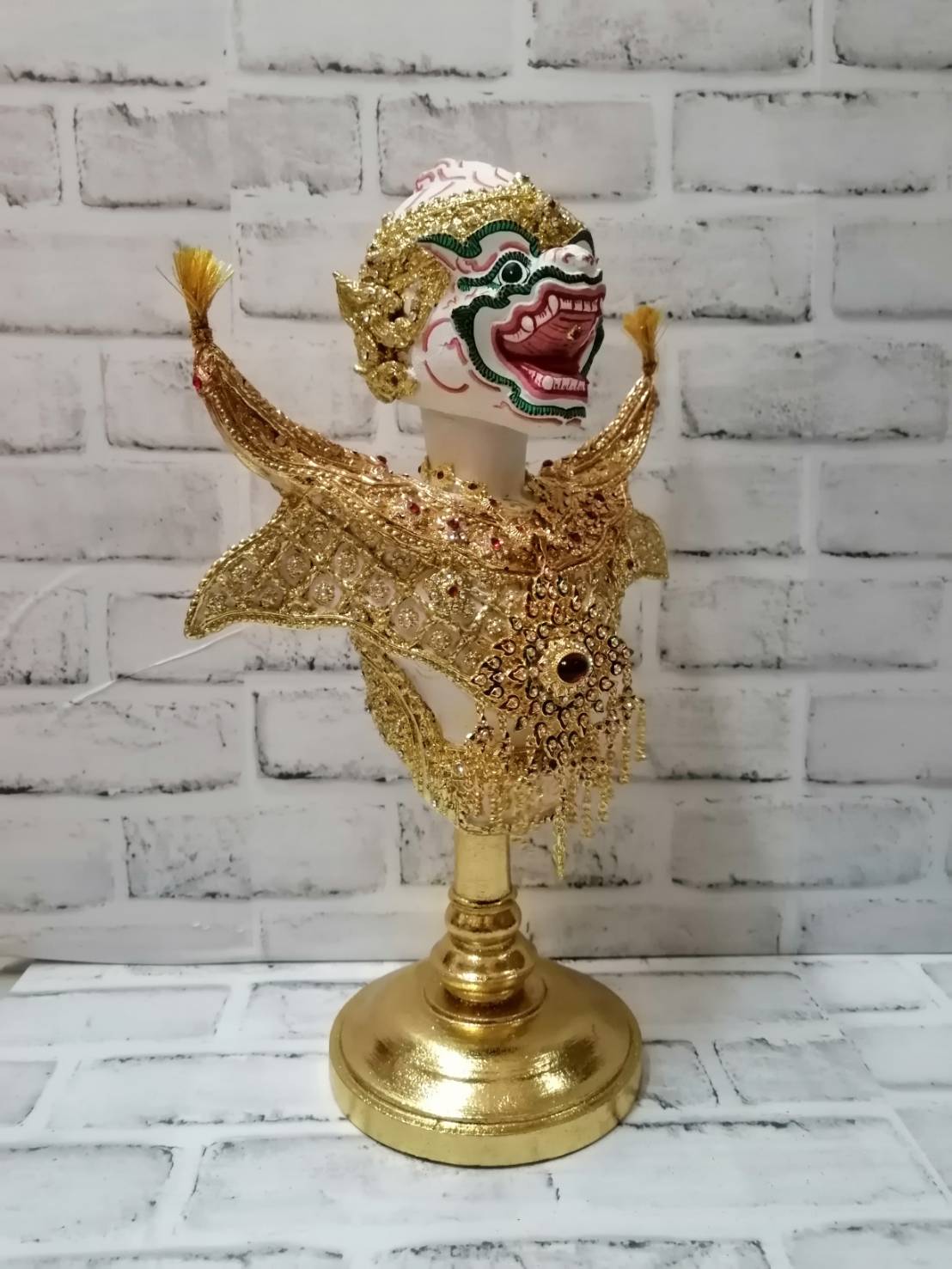 หุ่นหนุมาน พร้อมฐานปิดทอง