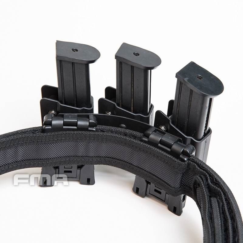 FMA IPSC 9mm pouch ซองแม็กกาซีน 9 mm. 3 แถวเรียง ยึดบนแผ่น flexible plate โค้งรับลำตัว ระบบล็อค Teklok 2 จุด มั่นใจทุกการเคลื่อนไหว ตัวล็อคสามารถปรับขนาดตาม ไซส์เข็มขัดได้ น้ำหนักเบา เพียง 230 g. สีดำ ราคาส่ง 1,500 บาท