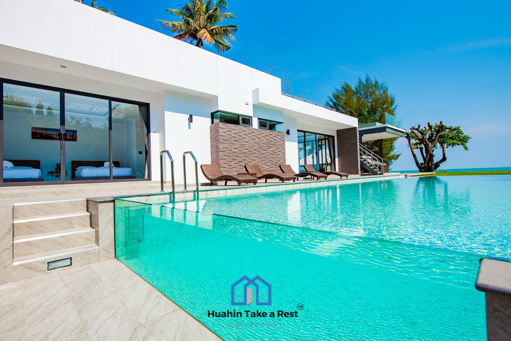 HR15039 บ้านพักติดทะเลหัวหิน The Premium Beach Villa Hua Hin