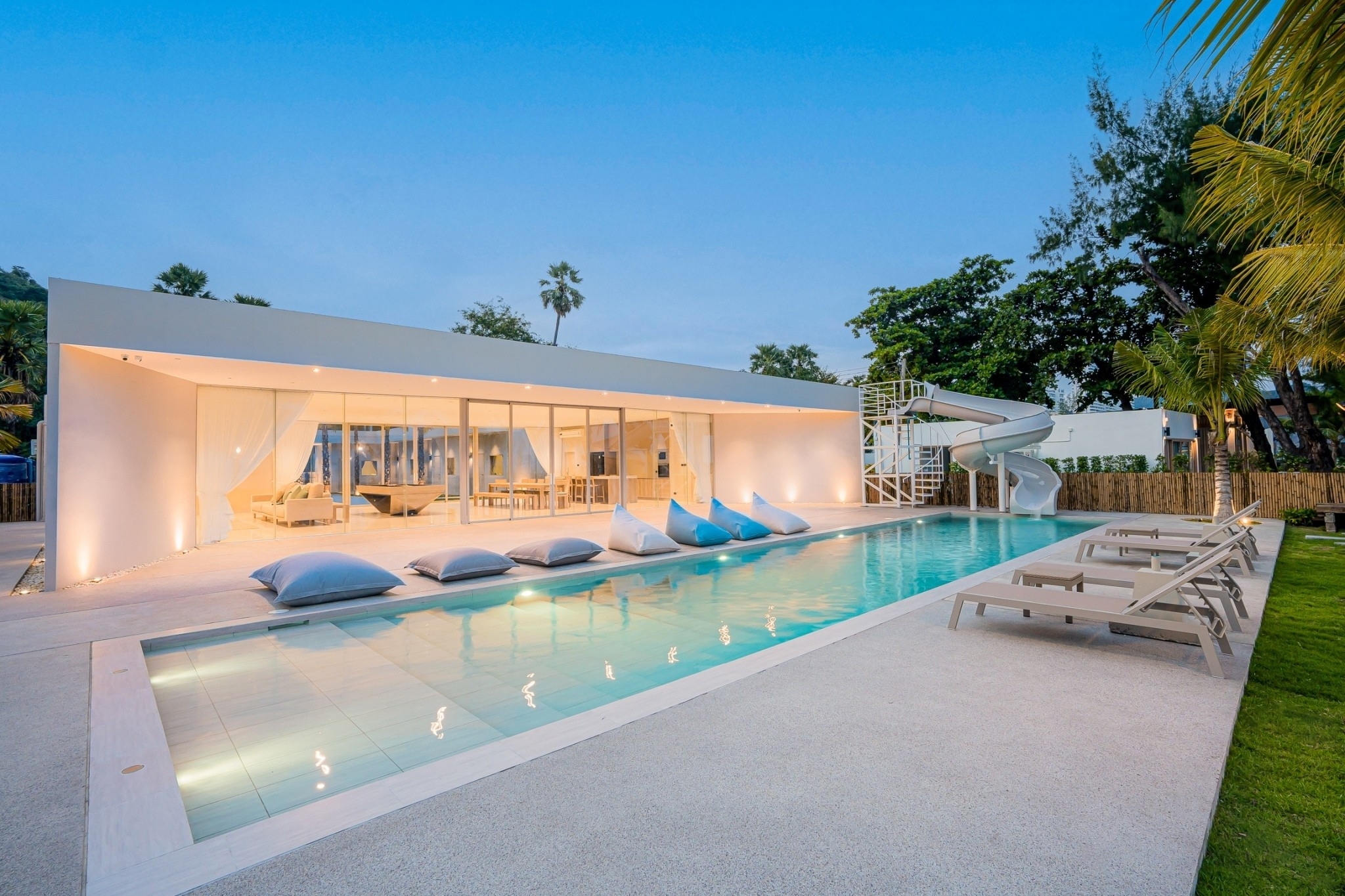 HR15083 บ้านพักติดทะเลหัวหิน The Rest Beachfront Hua Hin Pool Villa