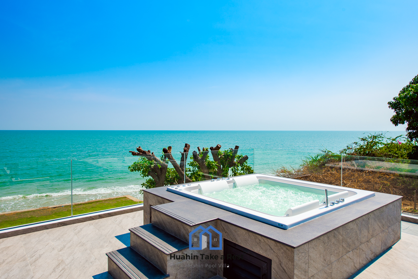 HR15039 บ้านพักติดทะเลหัวหิน The Premium Beach Villa Hua Hin