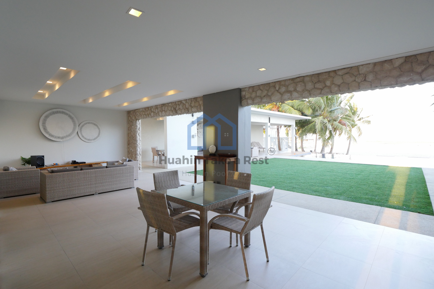 HR15009 บ้านซีบรีซ วิลล่าติดทะเลสุดหรู