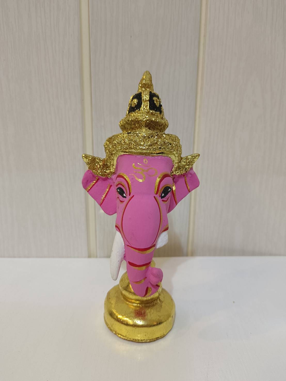 พระพิฆเนศ ขนาดจิ๋ว ขนาดตั้งหน้ารถ พร้อมฐานปิดทอง (สีชมพู)