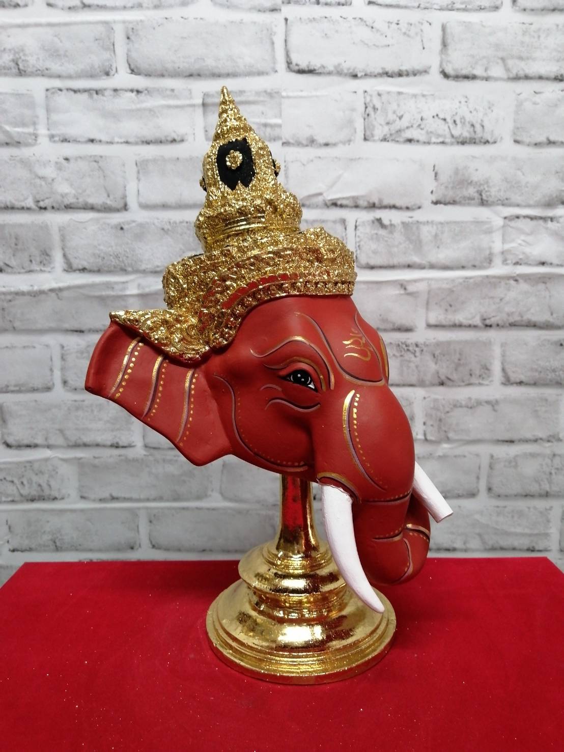 เศียรครู พระพิฆเนศ (สีแดง) ขนาดผลส้มโอ พร้อมฐานปิดทอง