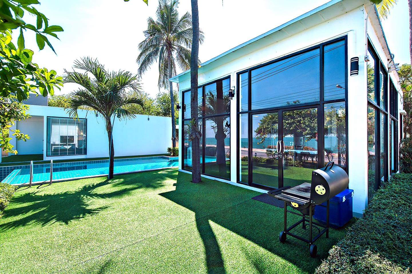 HR15008 บ้านพักติดทะเล โมเดิร์นบีช ปราณบุรี