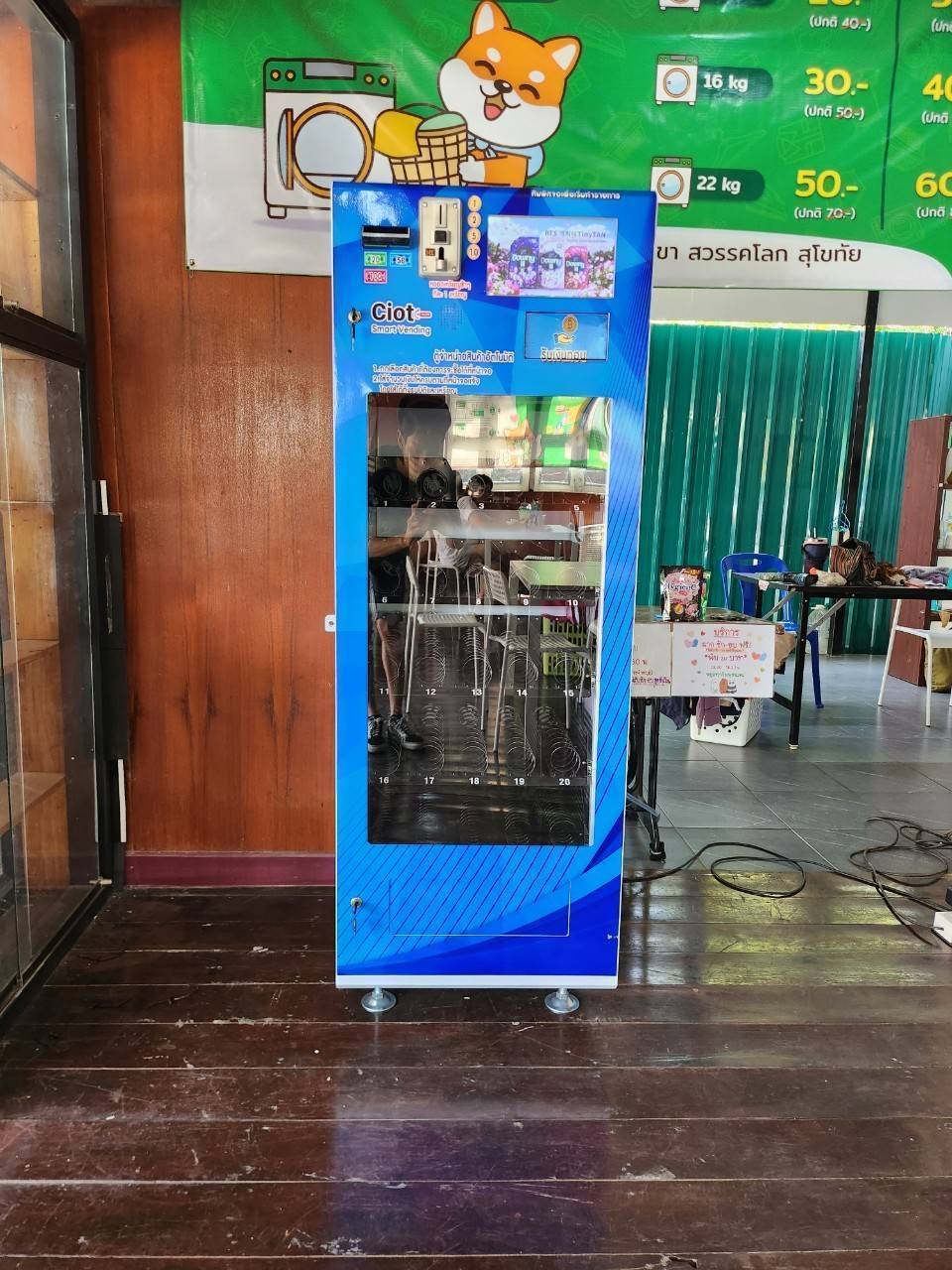 QR เครื่องจำหน่ายสินค้าอัตโนมัติ5ชั้น 25แถว ตั้งพื้นใหญ่⭐⭐⭐⭐⭐ รุ่น CCK Smart 25QR รุ่นชำระเงินด้วยQR ,ธนบัตรและเหรียญ
