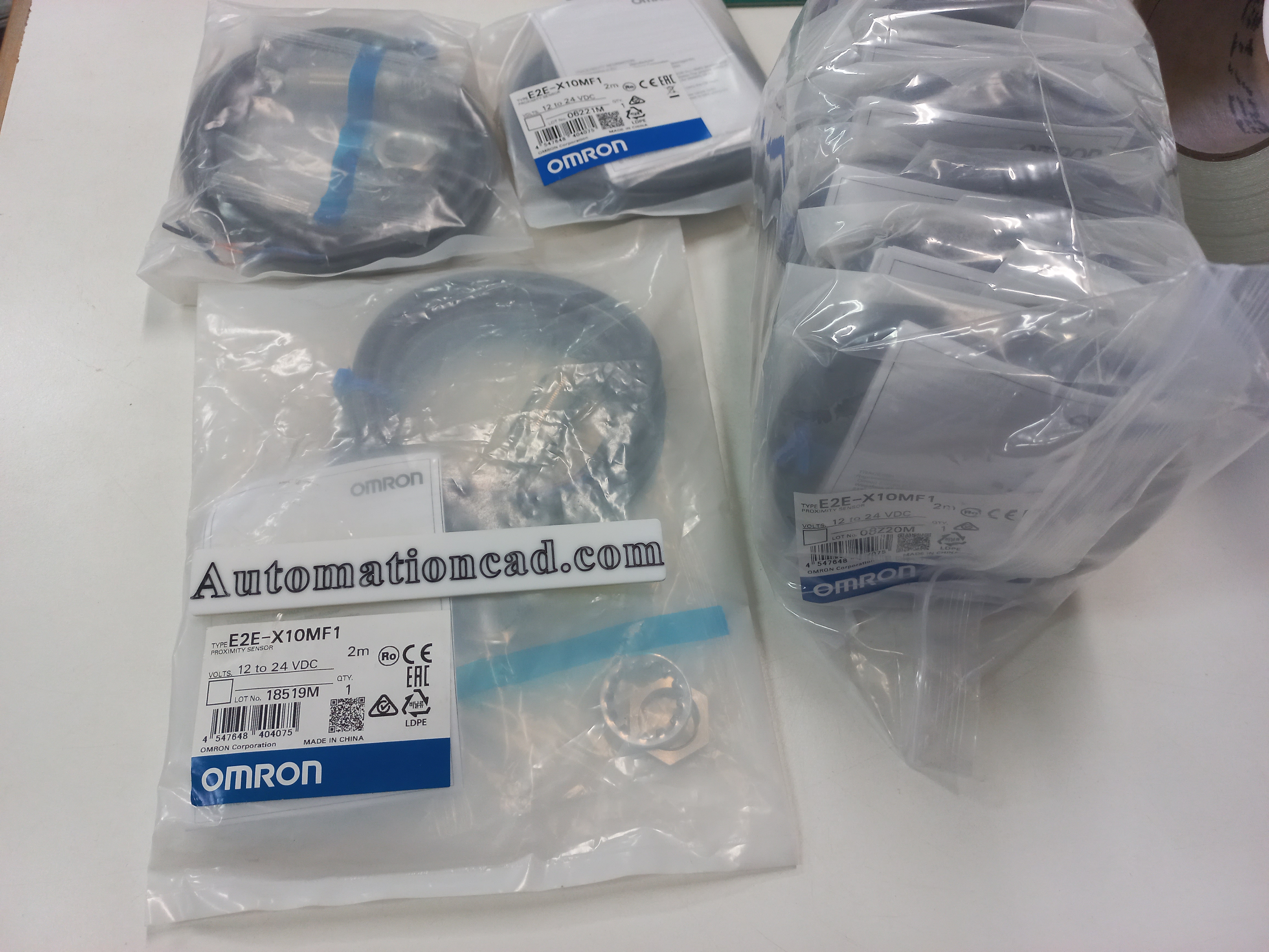 Proximity switch OMRON ระยะการตรวจจับ 10 mm Proximity Sensor สายยาว 2 เมตร