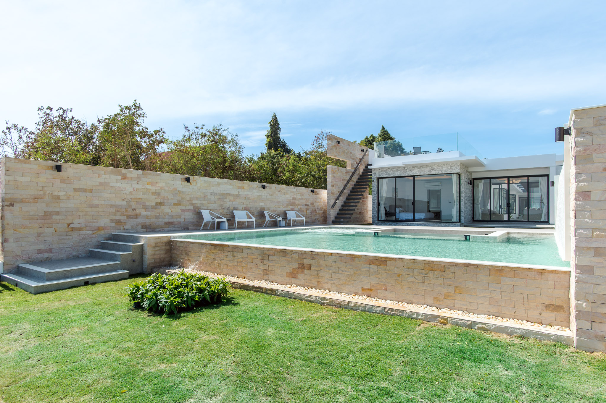 HR15066 บ้านพักติดทะเลหัวหิน The Casa Rocca Beach Villa HuaHin