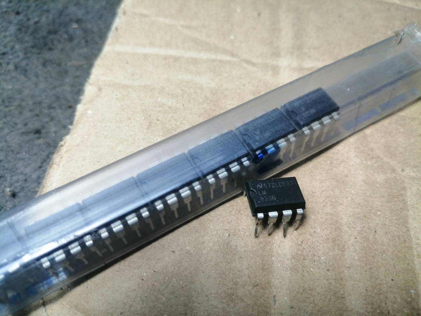 LM833N