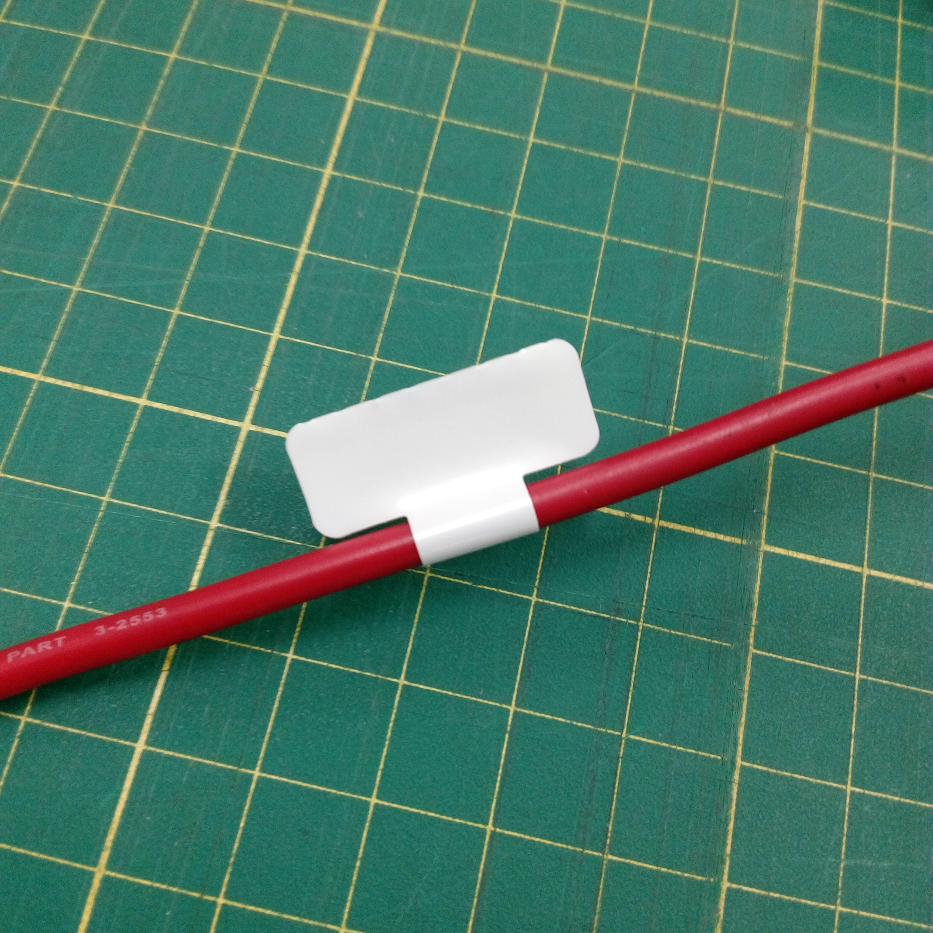 สติ๊กเกอร์มาร์คสายไฟ แบบธง 25mm x 10mm หางสั้น เบอร์มาร์คสายไฟ CABLE MARKER