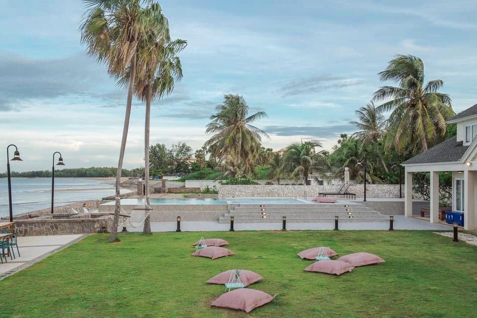 HR15042 บ้านพักติดทะเลหัวหิน The Sunny Beach Villa