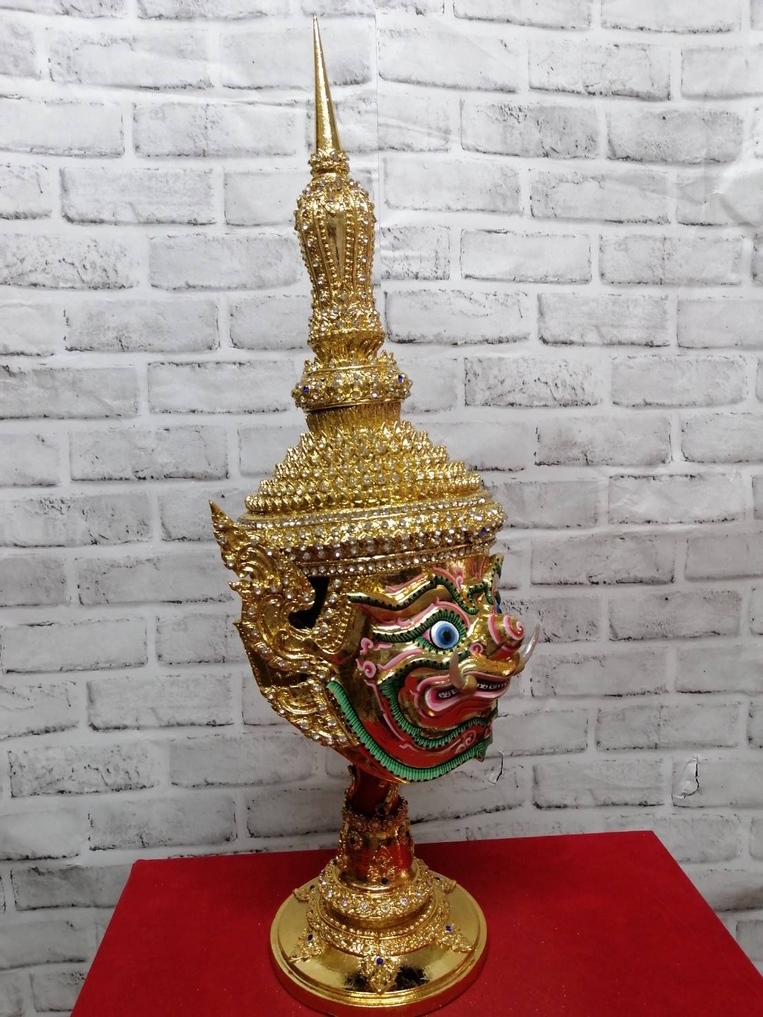 ท้าวเวสสุวรรณ ขนาดกลาง เกรดพรีเมี่ยม พร้อมฐานไม้กลึงตีลายปิดทองประดับเพชร