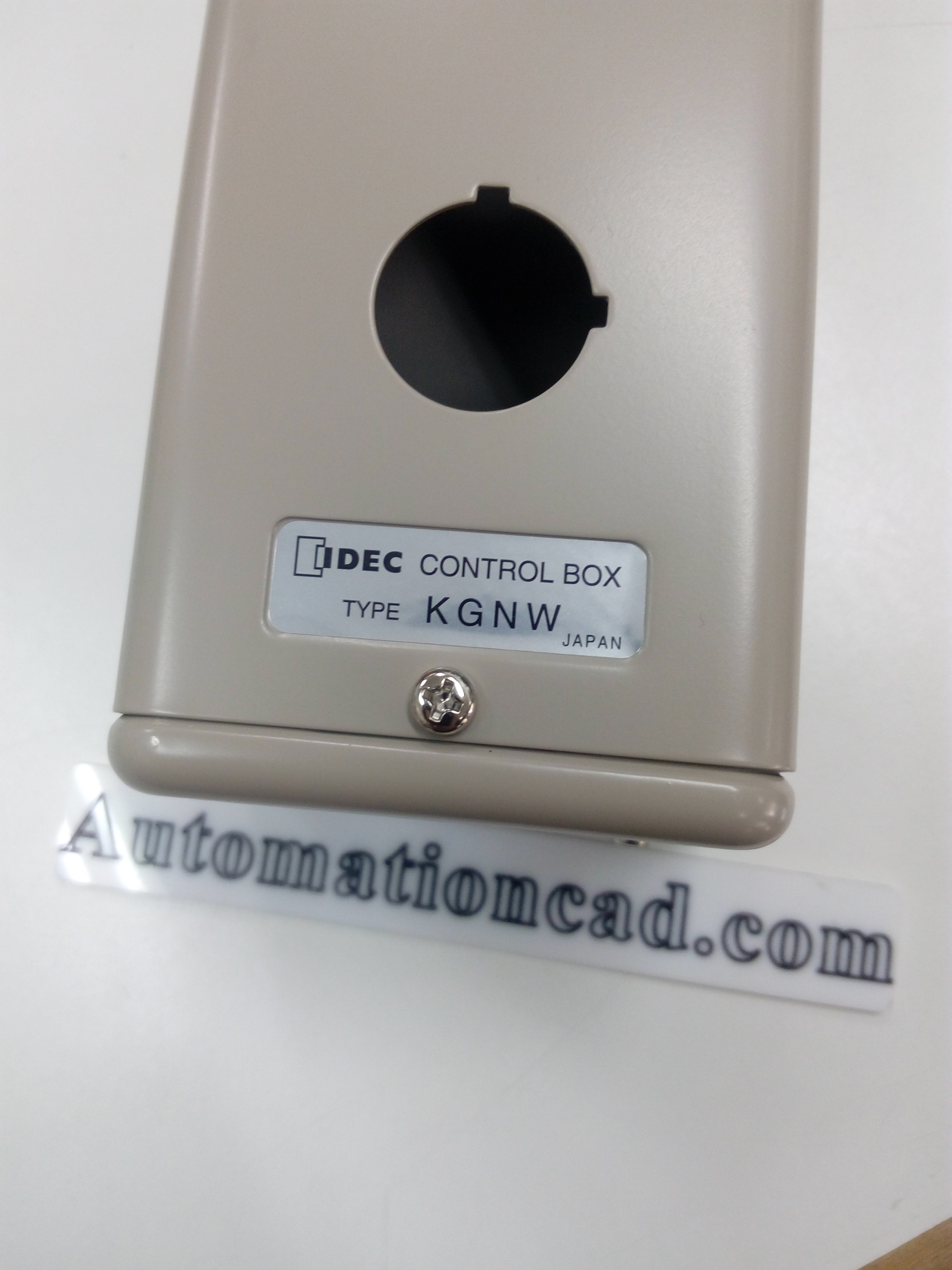 กล่องเหล็ก 3 รู Φ22mm IDEC Control Box KGN Series กล่องคอนโทรล ใส่ปุ่มกด