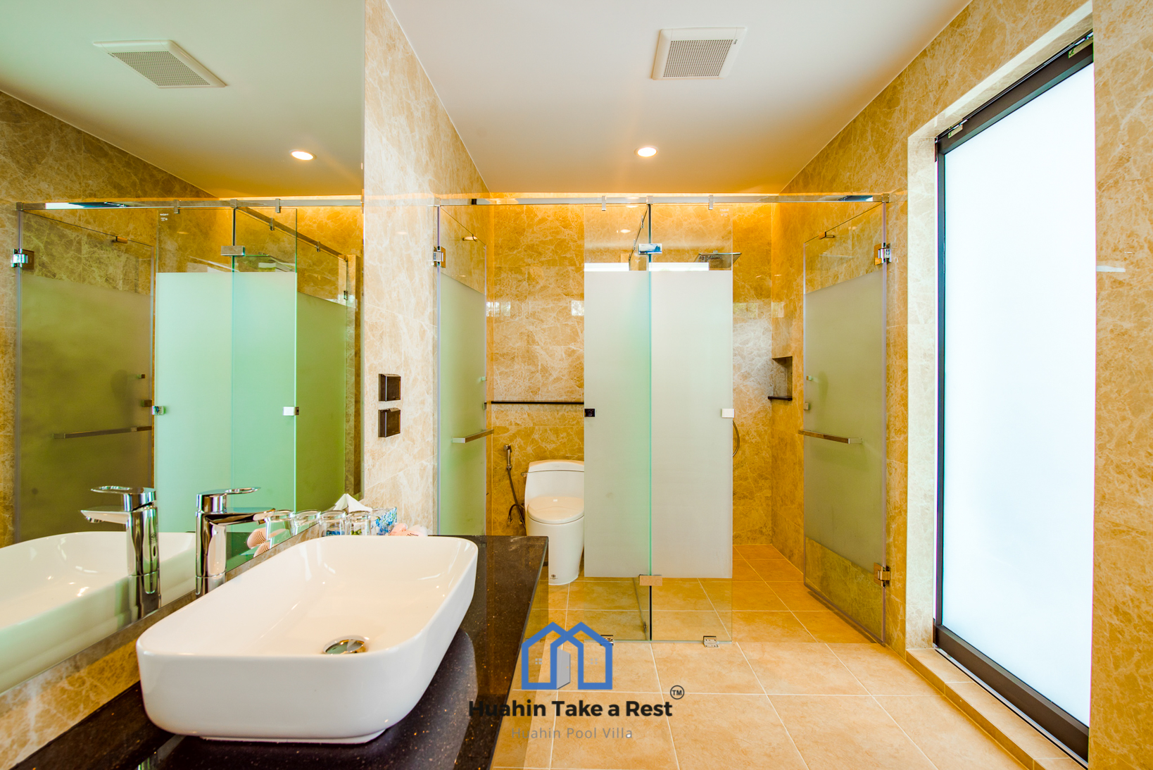 HR15039 บ้านพักติดทะเลหัวหิน The Premium Beach Villa Hua Hin