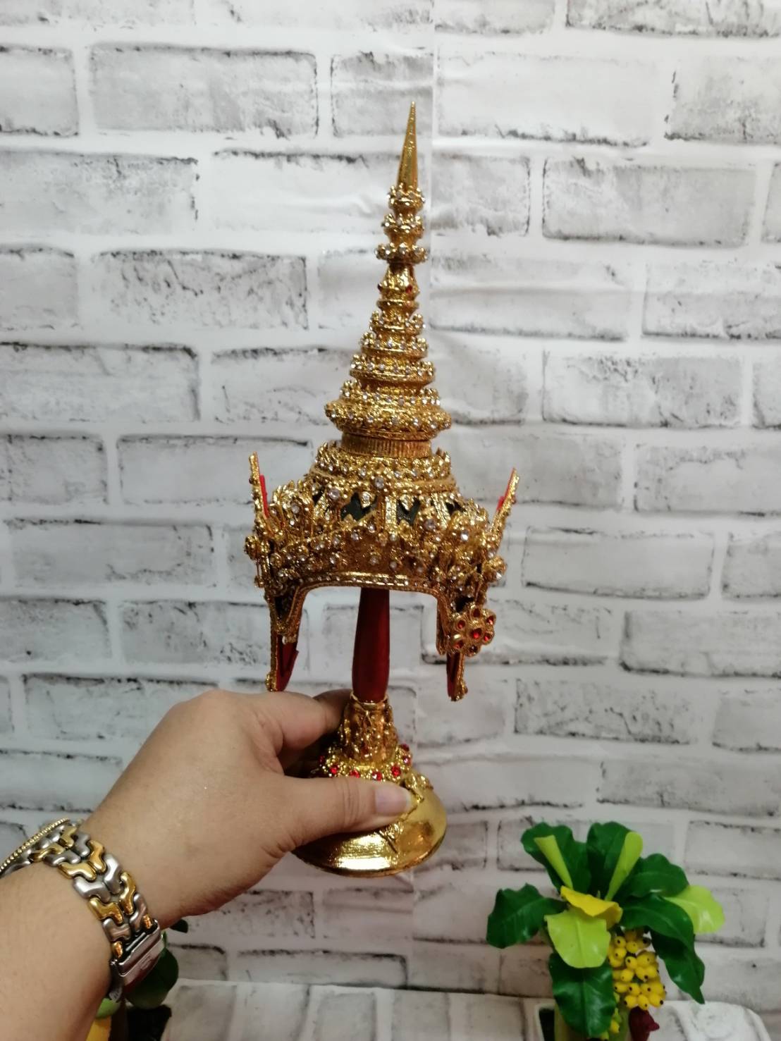 ชฎานาง เกรดพรีเมี่ยม (ขนาดกว้าง 5 นิ้ว) พร้อมฐานตีลายประดับเพชร