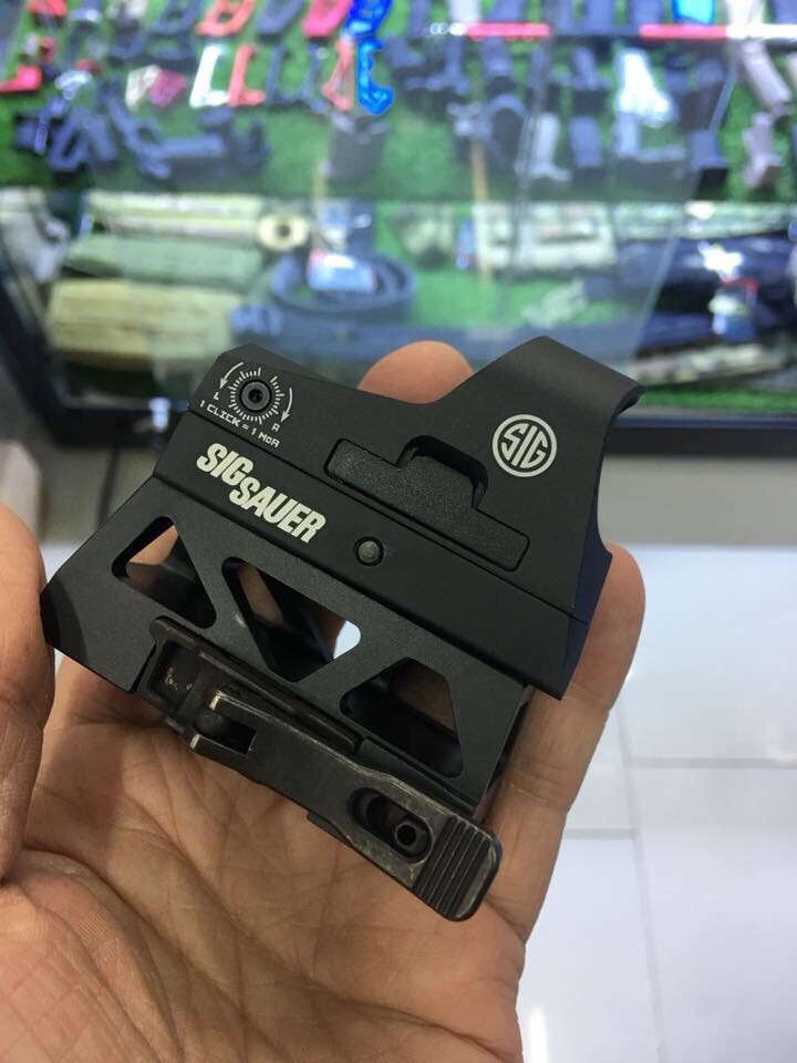 🔥ลูกค้าสามารถดูสินค้าทั้งหมดจาก แอด id Line:@bkkboy88 (ใส่ @ นำหน้าด้วยนะครับ) 🔥 ✅New.Red Dot ยี่ห้อ Sig Sauer รุ่น ROME03 เปิดปิดด้วยปุ่ม ปรับความเข้มของเป้าด้วยปุ่ม มาพร้อมรางยกสูงขาปลดไว ใช้ถ่าน CR2032 จำนวน1ก้อน (แถมฟรีให้ในกล่อ